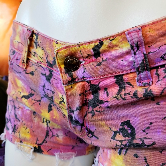 Pink/Purple stretchy denim shorts - Picture 4 of 5